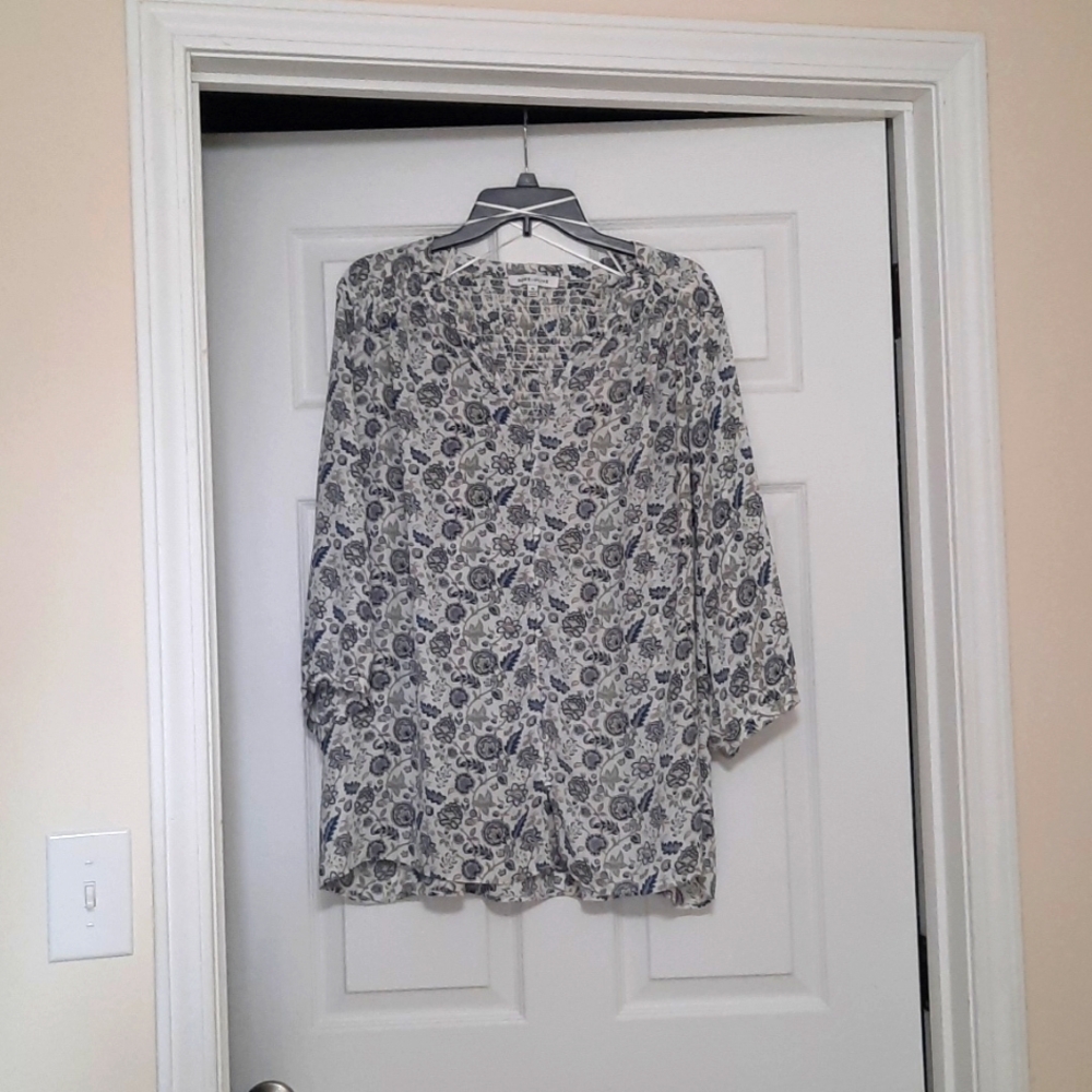 Rose & Olive 2X V-neck Button  Lightweight Blue Green Paisley Blouse